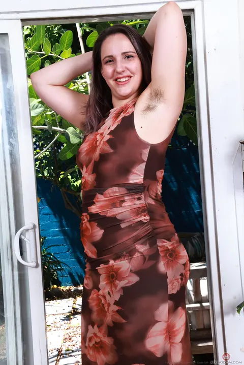 Dria Submits: Tall BBW Brunette Spreads Her Hairy Pussy in Heels – photo 3 of 21