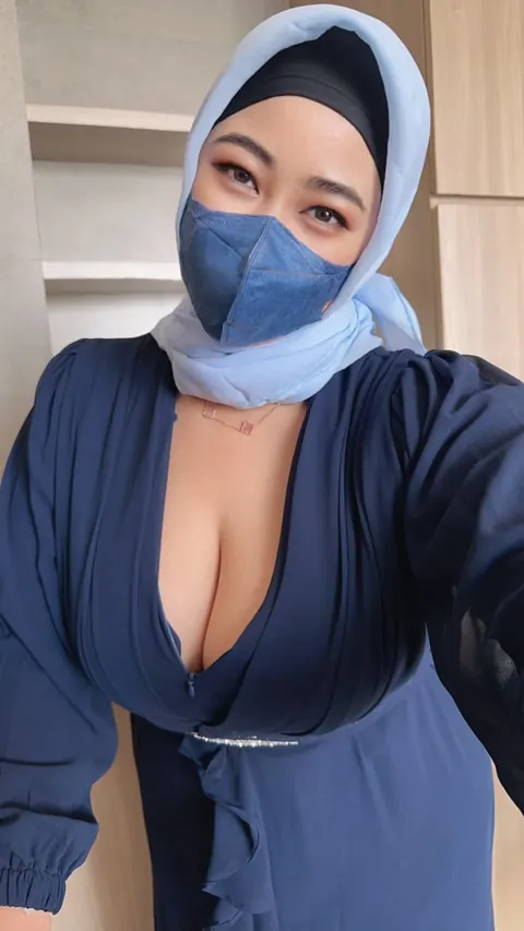 Arab BBW with Big Natural Tits Reveals Her Knockers in Panties – photo 5 of 20