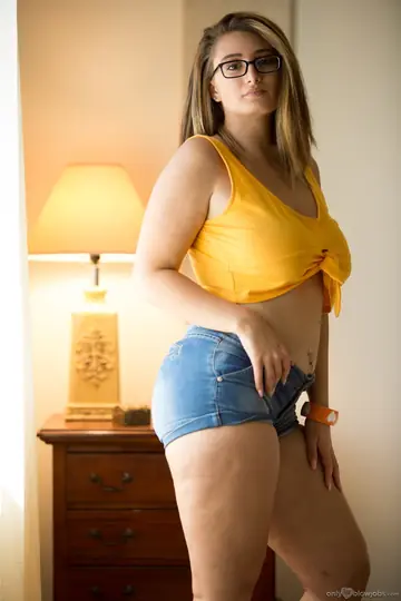 Britt James – Curvy Latina in Glasses Kneels for a Blowjob