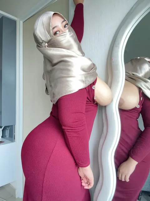 Arab BBW with Big Tits Poses in a Skirt – photo 15 of 20