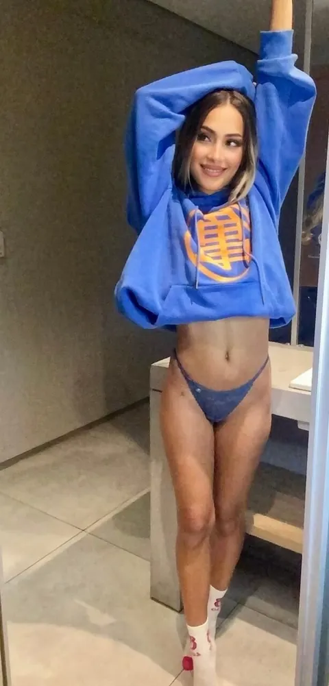 Blonde in Panties and Socks Spreads Her Legs for Selfies – photo 13 of 20