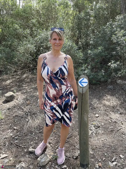 Sweet Susi: Mature Blonde MILF Hikes and Flashes Her Ass Outdoors – photo 15 of 16