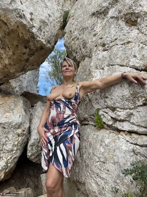 Sweet Susi: Mature Blonde MILF Hikes and Flashes Her Ass Outdoors – photo 5 of 16