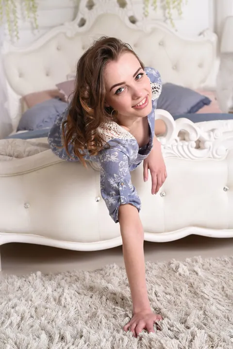 Maxa Saloma: Petite Russian Brunette Spreads Her Legs Wide – photo 5 of 16