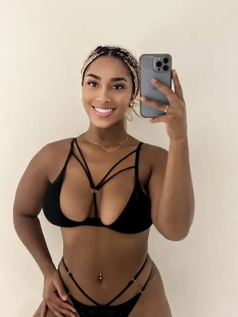 Ebony Redhead with Big Tits Poses in Lingerie Selfies – photo 17 of 20
