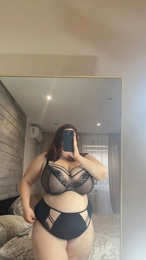 BBW with Huge Natural Tits Poses in Black Lingerie – photo 6 of 10