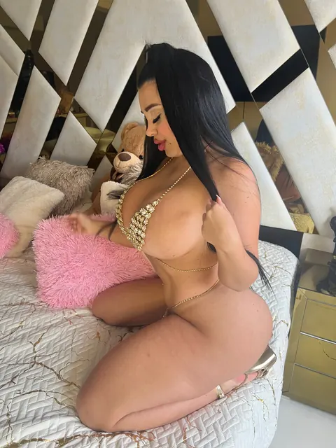 Curvy Latina with Big Tits Strips Out of Her Lingerie – photo 11 of 20
