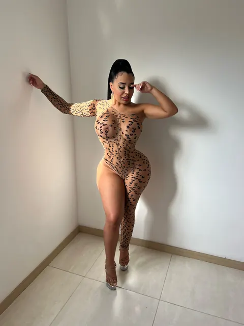 Curvy Latina with Big Tits Strips Out of Her Lingerie – photo 8 of 20