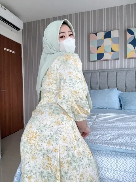 Curvy Asian Arab Woman Undresses and Reveals Her Big Tits – photo 8 of 20