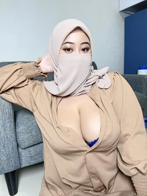 Asian Arab MILF Shows Her Big Natural Tits and Curvy Body – photo 2 of 20