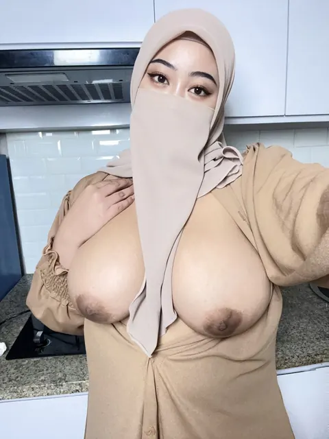 Curvy Asian Woman Shows Off Her Big Natural Tits – photo 18 of 20