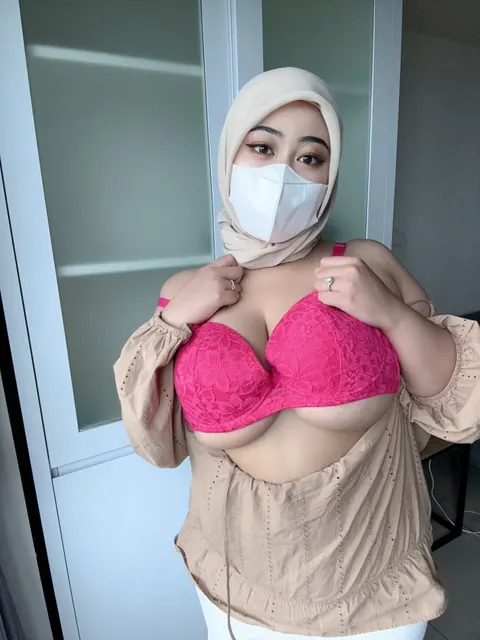 Asian Arab BBW Shows Off Her Big Natural Tits – photo 18 of 20