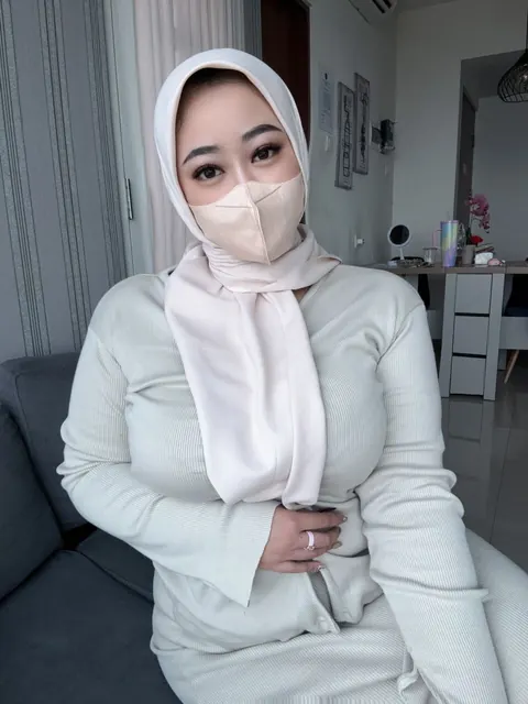 Asian Arab BBW Lowers Her Surgical Mask and Bares Her Big Natural Tits – photo 7 of 20