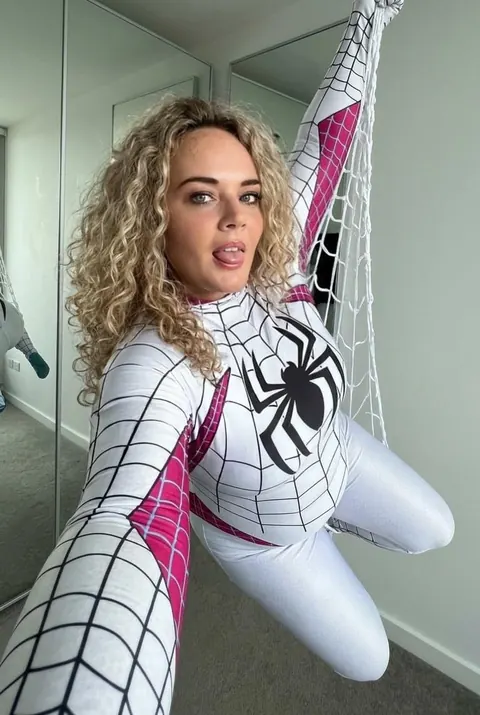Curly Dutch BBW with Big Tits Models a Costume in Selfies – photo 2 of 10