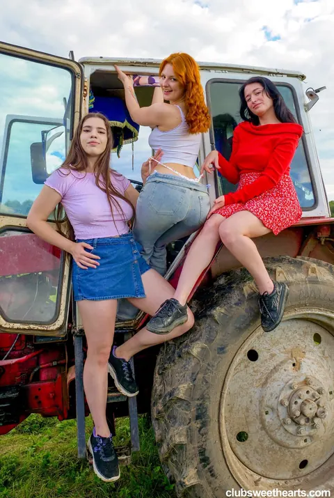 Anna Sugar: Busty Redhead and Two Curvy European Women Have a Lesbian Threesome – photo 3 of 21