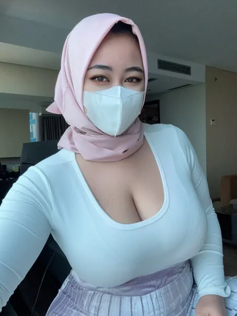 Asian Arab BBW with Big Natural Tits Strips Fully Nude – photo 11 of 20