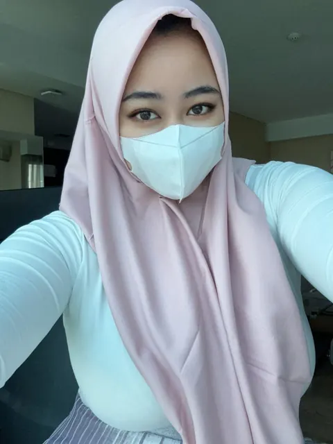 Asian Arab BBW with Big Natural Tits Strips Fully Nude – photo 18 of 20