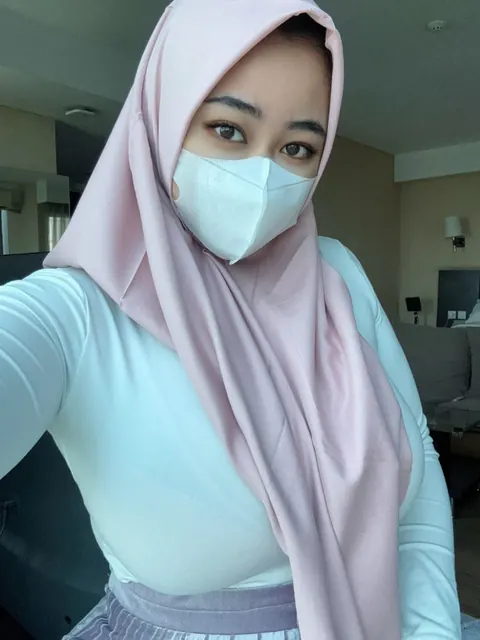 Asian Arab BBW with Big Natural Tits Strips Fully Nude – photo 16 of 20