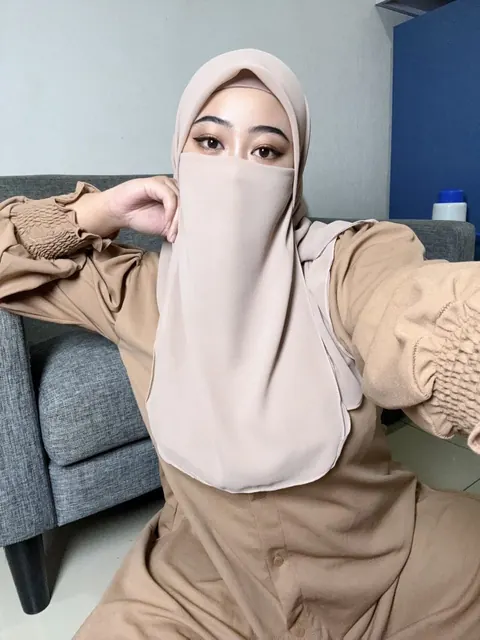 Asian Arab BBW with Big Natural Tits Undresses and Poses Nude – photo 4 of 20