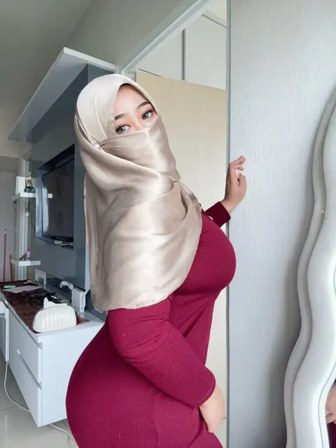 Asian Arab BBW with Big Natural Tits Undresses and Poses Nude – photo 15 of 20