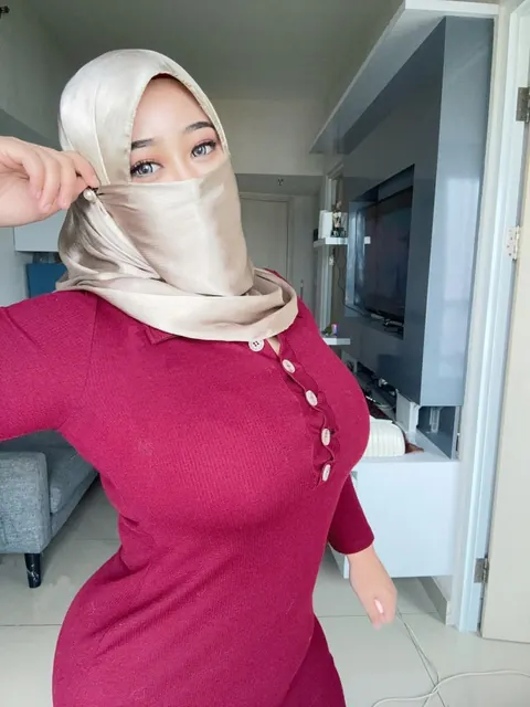Asian Arab BBW with Big Natural Tits Undresses and Poses Nude – photo 9 of 20