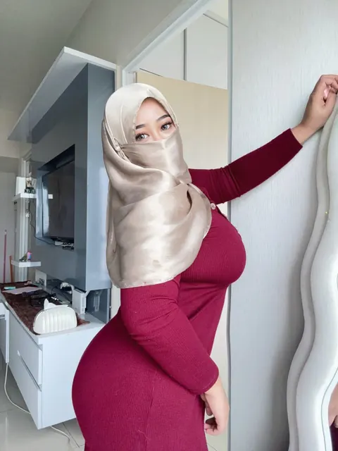 Asian Arab BBW with Big Natural Tits Undresses and Poses Nude – photo 17 of 20