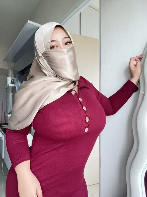 Asian Arab BBW with Big Natural Tits Undresses and Poses Nude – photo 13 of 20