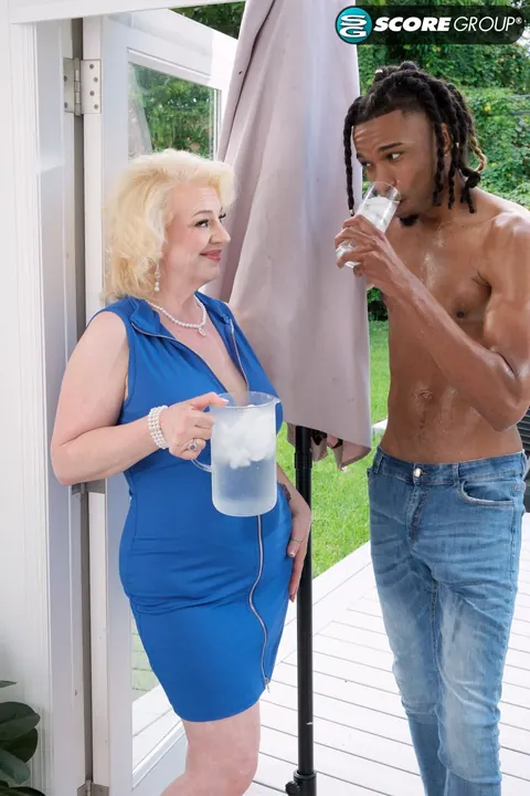 Mature PAWG Takes a Big Black Cock Up Her Ass – photo 1 of 21