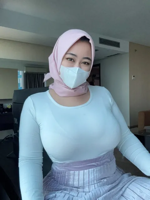 Asian Arab Woman with Big Natural Tits Strips Nude and Poses – photo 17 of 20