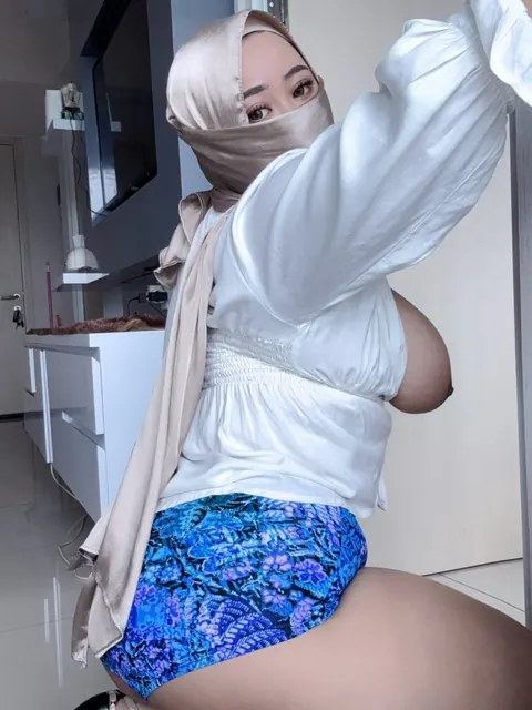 Asian Arab Woman with Big Natural Tits Strips Nude and Poses – photo 20 of 20