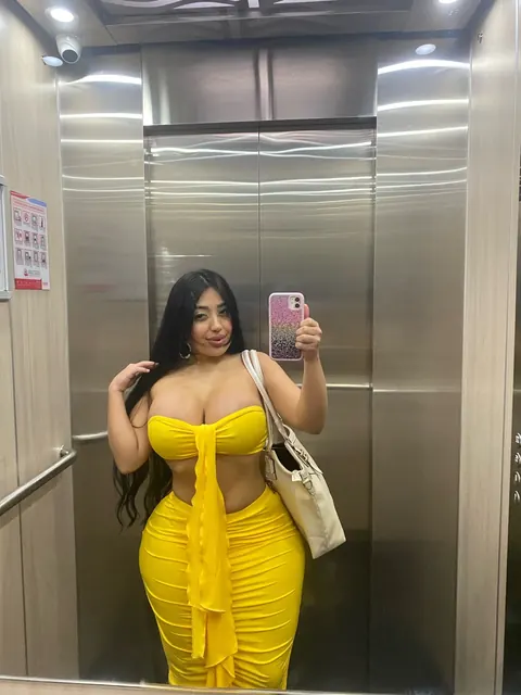 Busty Latina Undresses and Flaunts Her Thick Figure – photo 6 of 20