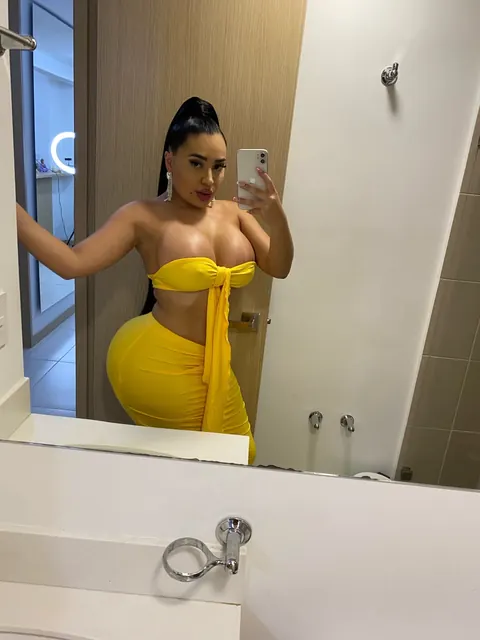 Busty Latina Undresses and Flaunts Her Thick Figure – photo 10 of 20