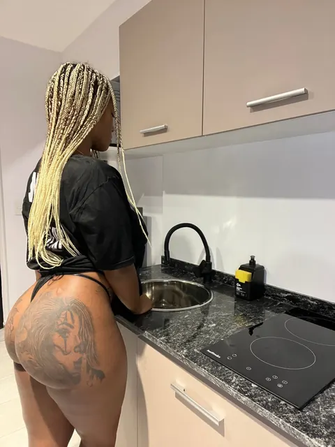 Curvy Ebony Woman with Big Tits and Tattoos Poses Nude – photo 10 of 20
