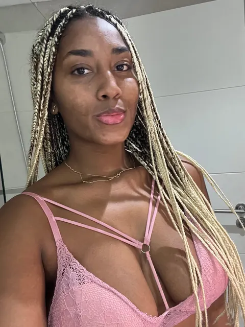 Curvy Ebony Babe with Big Natural Tits Undresses – photo 3 of 16