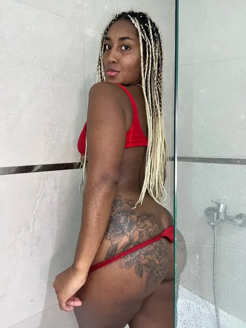 Curvy Ebony Babe with Big Natural Tits Undresses – photo 14 of 16