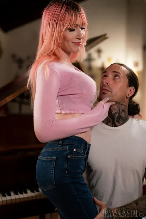 Skinny Trans Woman Strips Out of Her Jeans – photo 8 of 21