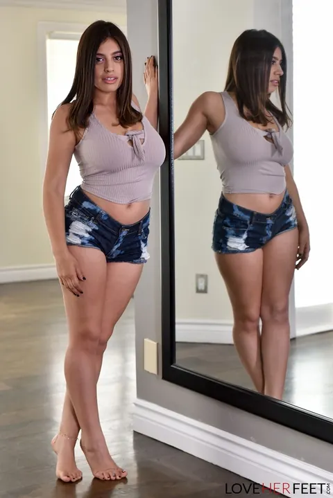 Ella Knox: Chubby Latina Frees Her Big Natural Tits and Spreads Her Hairy Pussy – photo 2 of 16