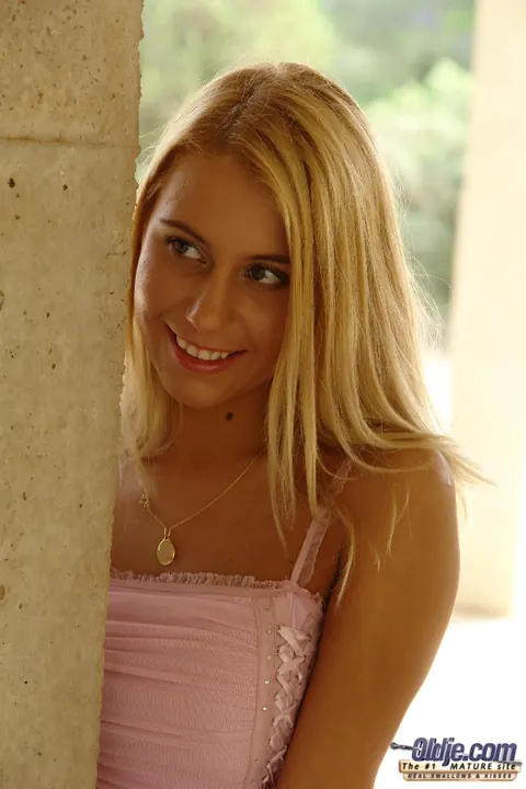 Nikky Thorne & Roxyn: Petite Czech Woman in Threesome Outdoors – photo 3 of 20