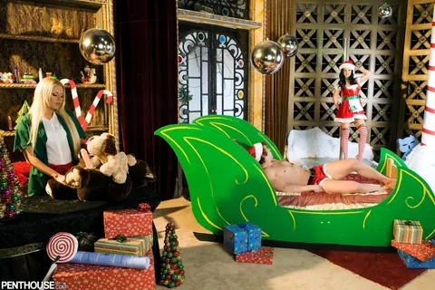 Marilyn Scott: Busty Blonde Strips Nude on the Sofa for Xmas – photo 1 of 17