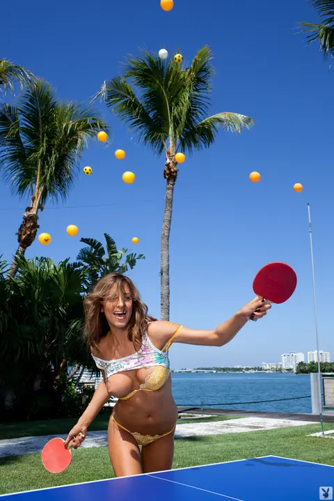 Eliza Carson: Tall Skinny MILF Strips and Shows Her Big Tits Outdoors – photo 4 of 15