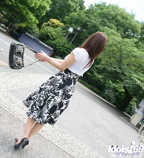 Japanese Babe Flashes Her Hairy Pussy Outdoors in a Skirt – photo 3 of 16