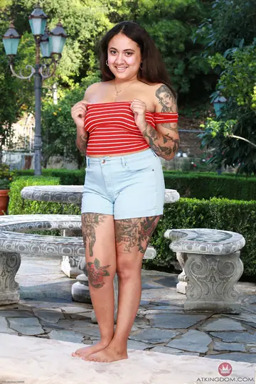 Thick Latina Strips Off Her Shorts and Spreads Her Hairy Pussy Outdoors