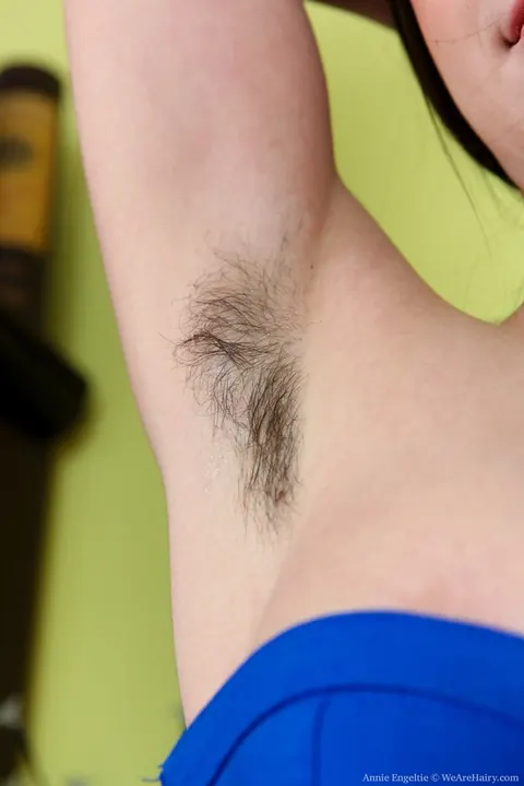 Annie Engeltie: Czech Brunette Shows Her Hairy Pussy and Armpits in Panties – photo 2 of 16