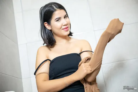 Lady Dee: Slim Czech Brunette Spreads in Pantyhose and Heels in the Bathroom – photo 3 of 16