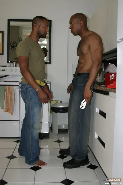 Thick Hairy Man Strips and Shows His Big Ass – photo 8 of 21