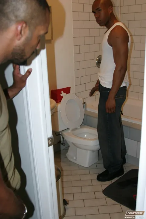 Thick Hairy Man Strips and Shows His Big Ass – photo 6 of 21