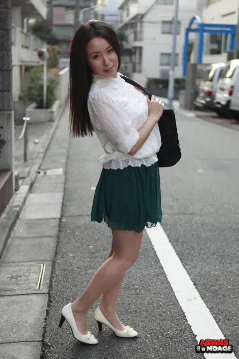 Sakura Anna: Japanese Brunette Lifts Her Skirt to Flash Outdoors – photo 8 of 15
