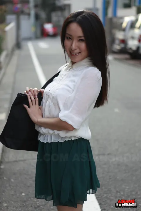 Sakura Anna: Japanese Brunette Lifts Her Skirt to Flash Outdoors – photo 3 of 15