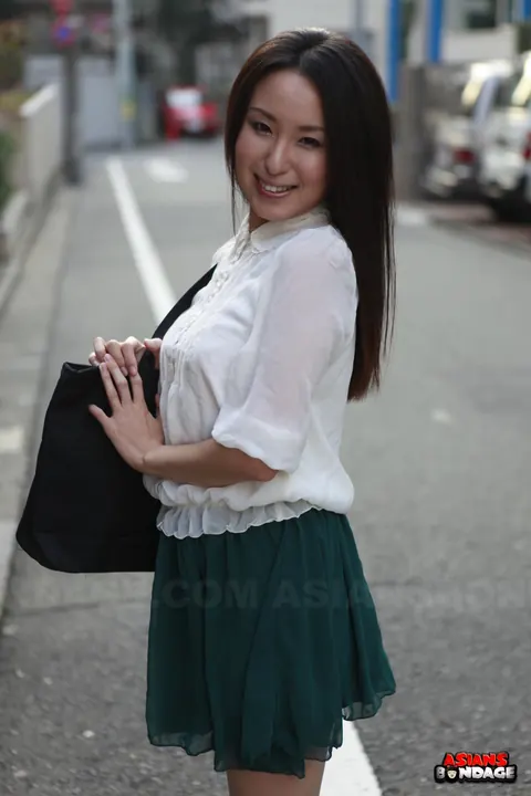 Sakura Anna: Japanese Brunette Lifts Her Skirt to Flash Outdoors – photo 4 of 15