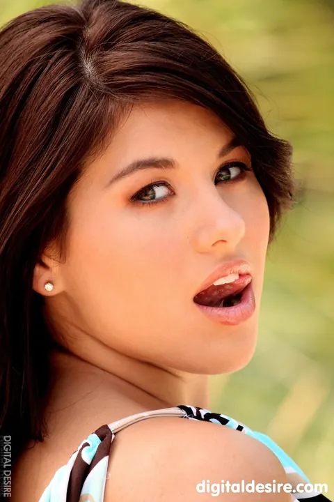Shyla Jennings: Tattooed Brunette Bares Her Small Natural Tits – photo 7 of 21